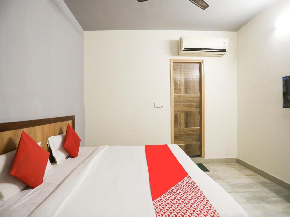 Oyo 73756 Fusion Burari Hotel